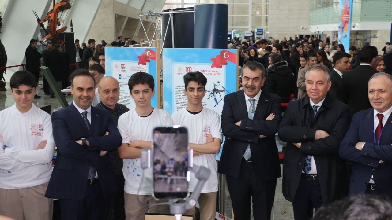 Bakan Tekin’den yeni nesil mesajı! Gurur duyan bir Türkiye