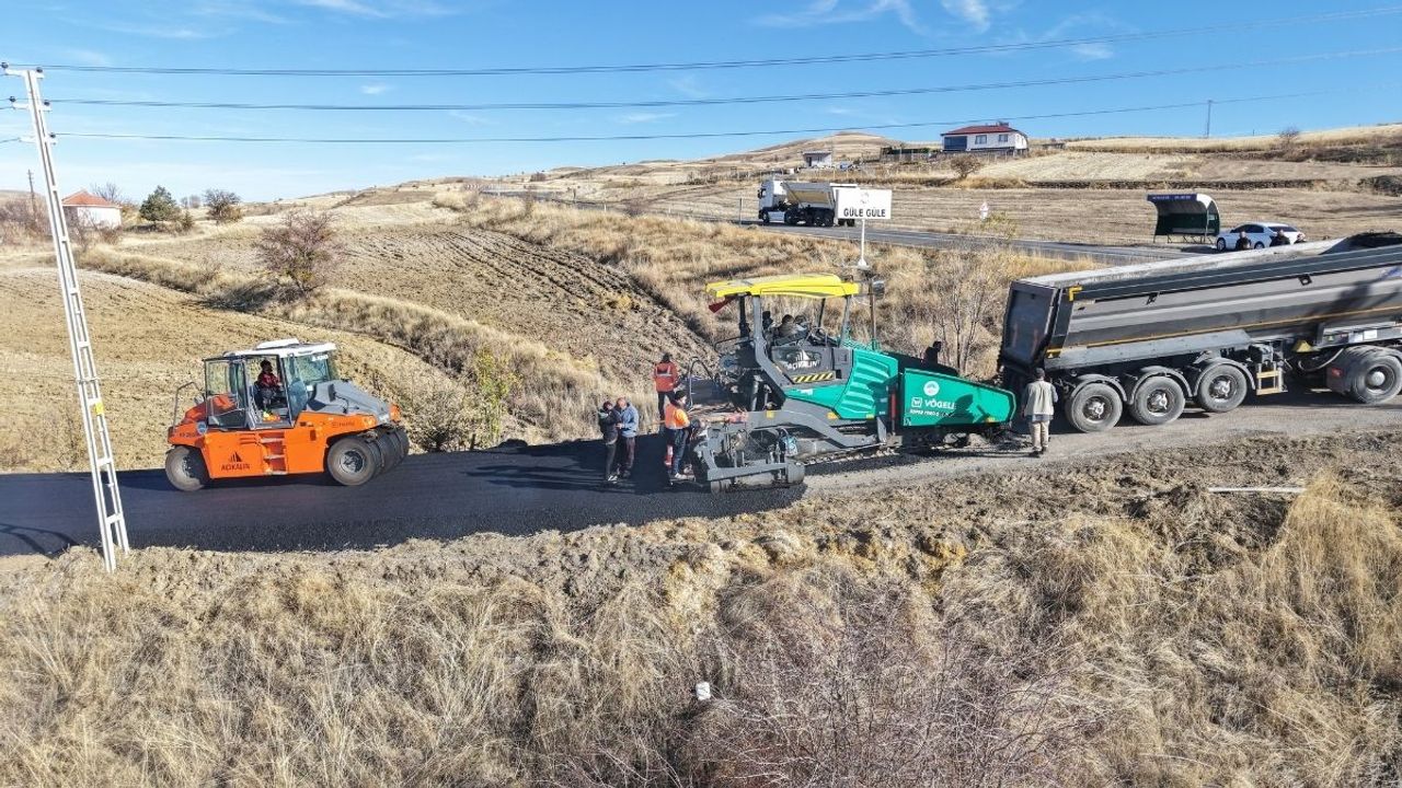 Başkan Büyükkılıç talimat verdi: Kayseri’nin o ilçesine 8 bin 600 ton sıcak asfalt serildi