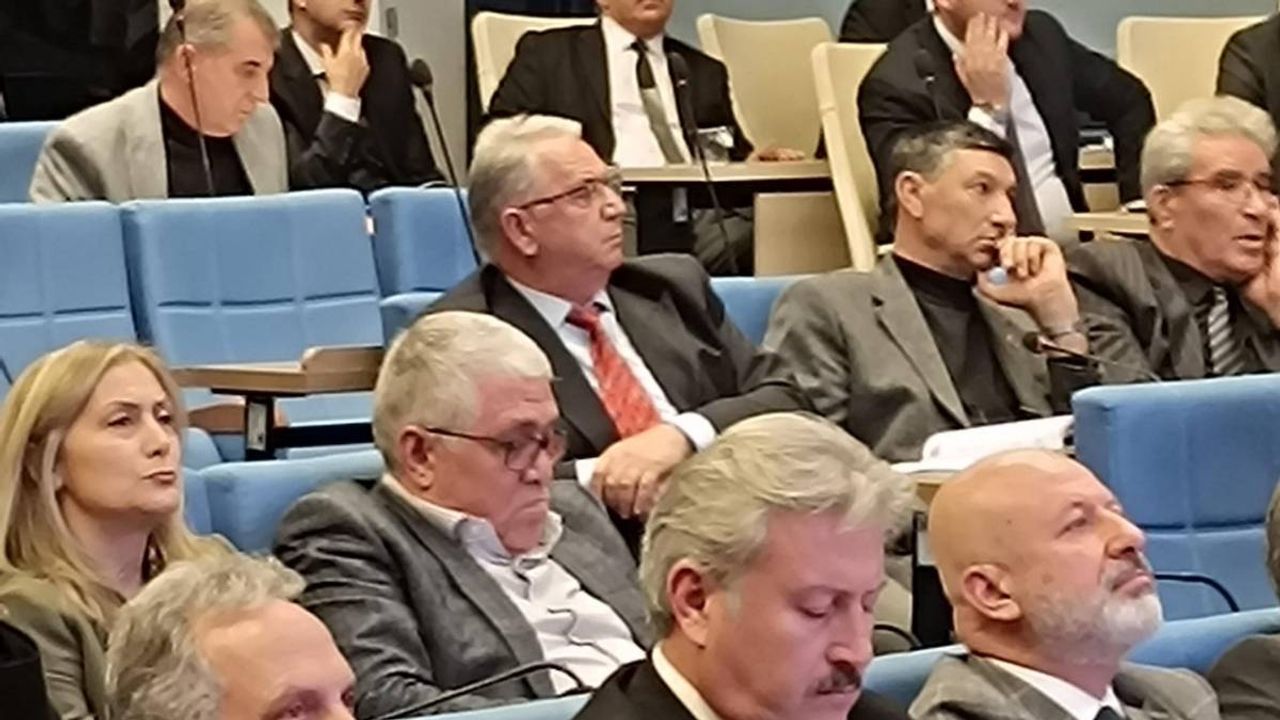 Belediye Meclisinde 'Yolsuzluk' tartışması! Başkan Çolakbayrakdar yanıtladı