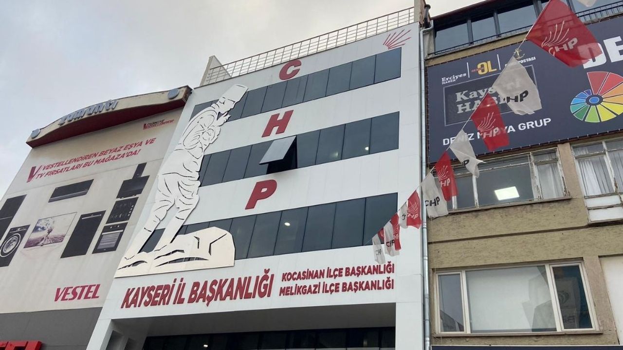 CHP Kayseri İl Binası’nı Genel Başkan Özgür Özel açtı