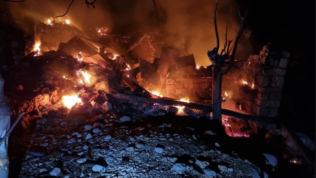 Gece yarısı şüpheli yangın: Ev küle döndü, yaşlı kadın kayıplara karıştı!