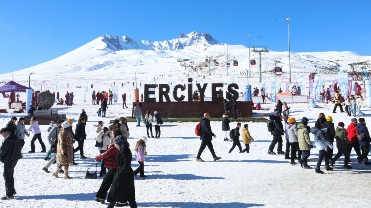 Erciyes kayak merkezi zirveye oynuyor: Hedef bu sezon 3 milyon