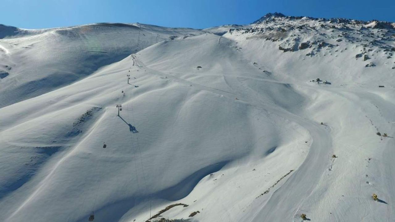 Erciyes’te kayak sezonu açıldı ama kar kalınlığı yeterli mi?