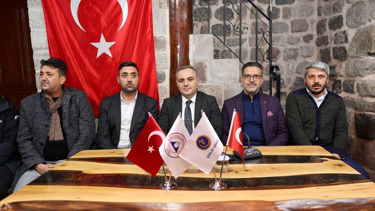 ERÜ Rektörü Fatih Altun birlik söyleşilerinde deprem bilincini anlattı