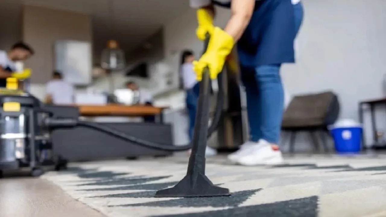 Ev temizliğinde sık yapılan bu hareket aslında mikropları daha çok yayıyor