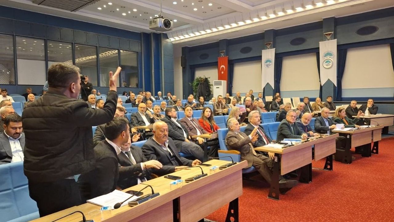 Kayseri Büyükşehir Meclisi’nde ‘Pankart krizi’ tartışması