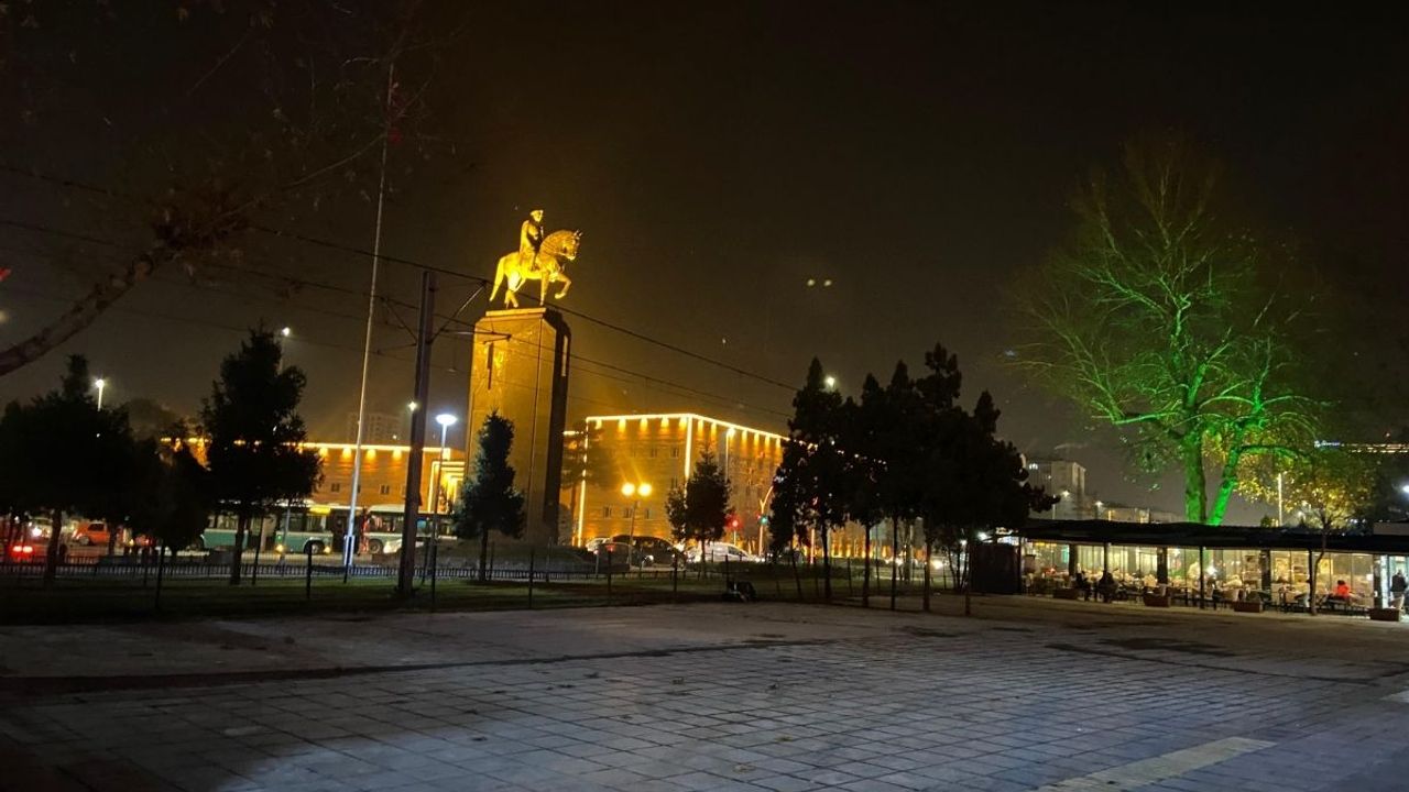 Kayseri Cumhuriyet Meydanı’nda kafeler yıkıldı! Yeni dönem başlıyor