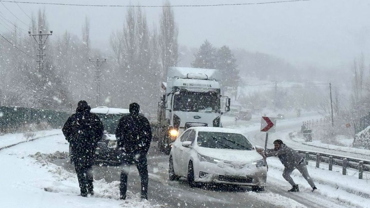 Malatya- Kayseri yolu ağır tonajlı araçlara kapandı