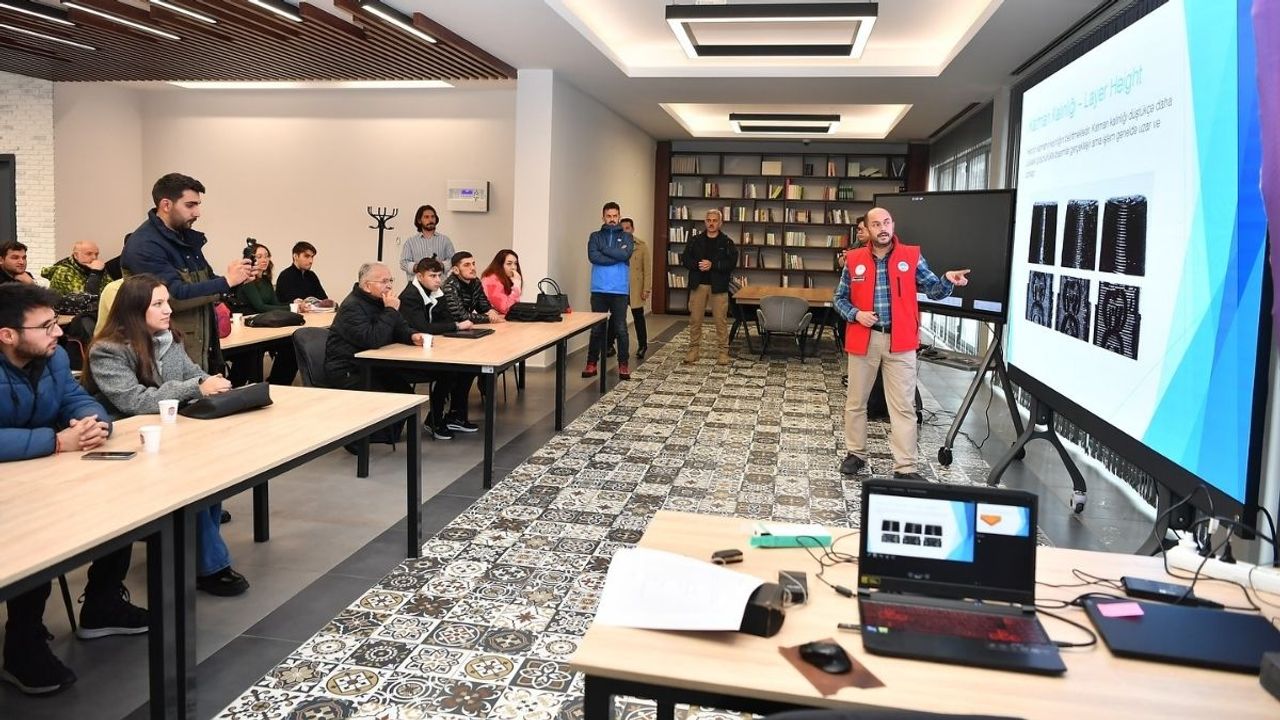 Gençler teknolojiyle buluştu: Kayseri’de 3 boyutlu modelleme eğitimi ilgi gördü