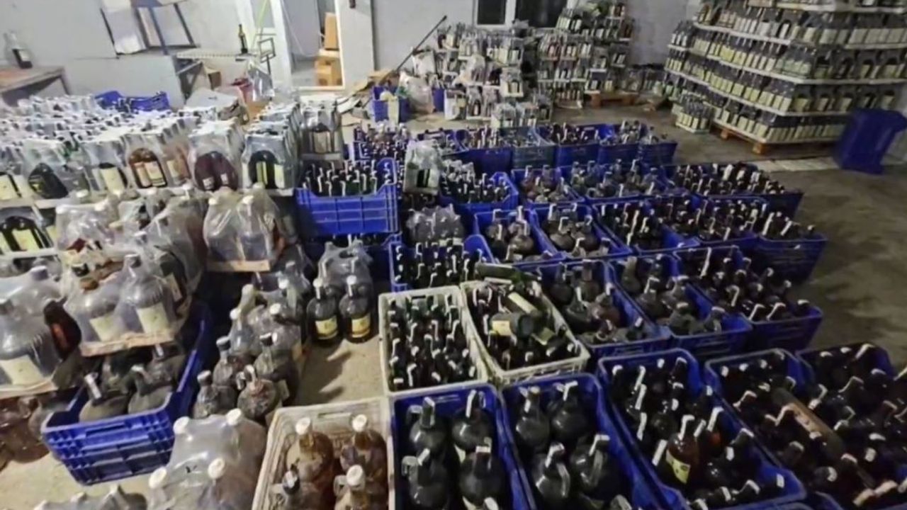 Kayseri’de yılbaşı denetimi: Binlerce litre kaçak alkol ele geçirildi