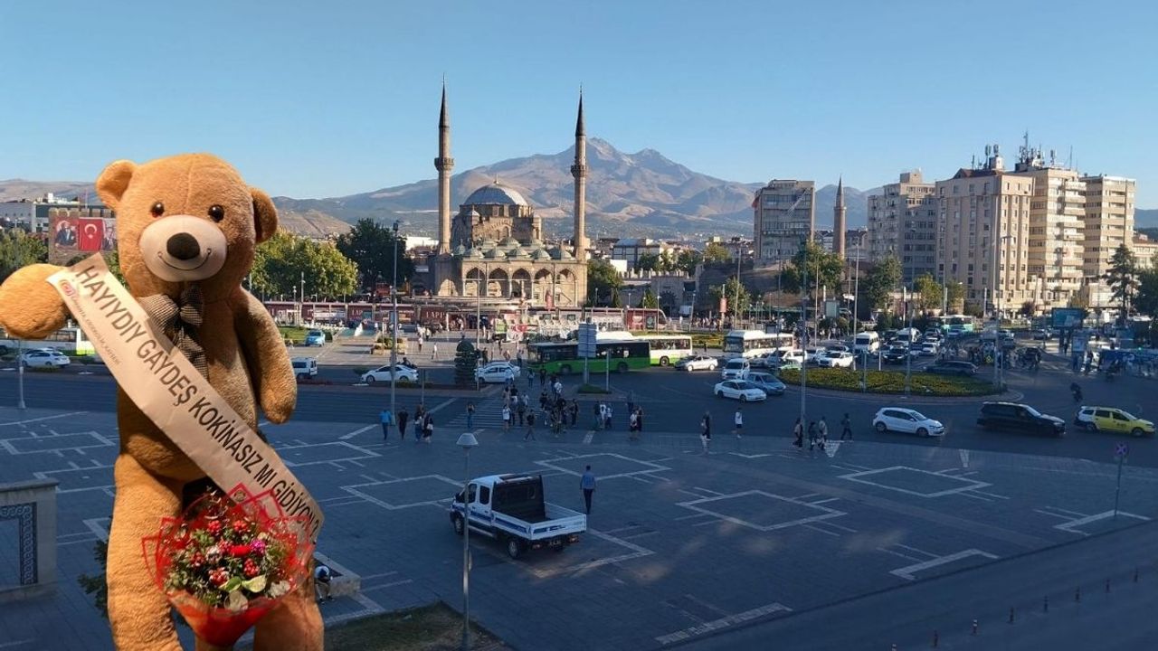Kayseri’de çiçekçiden akıma ayak uyduran ayıcık dekoru