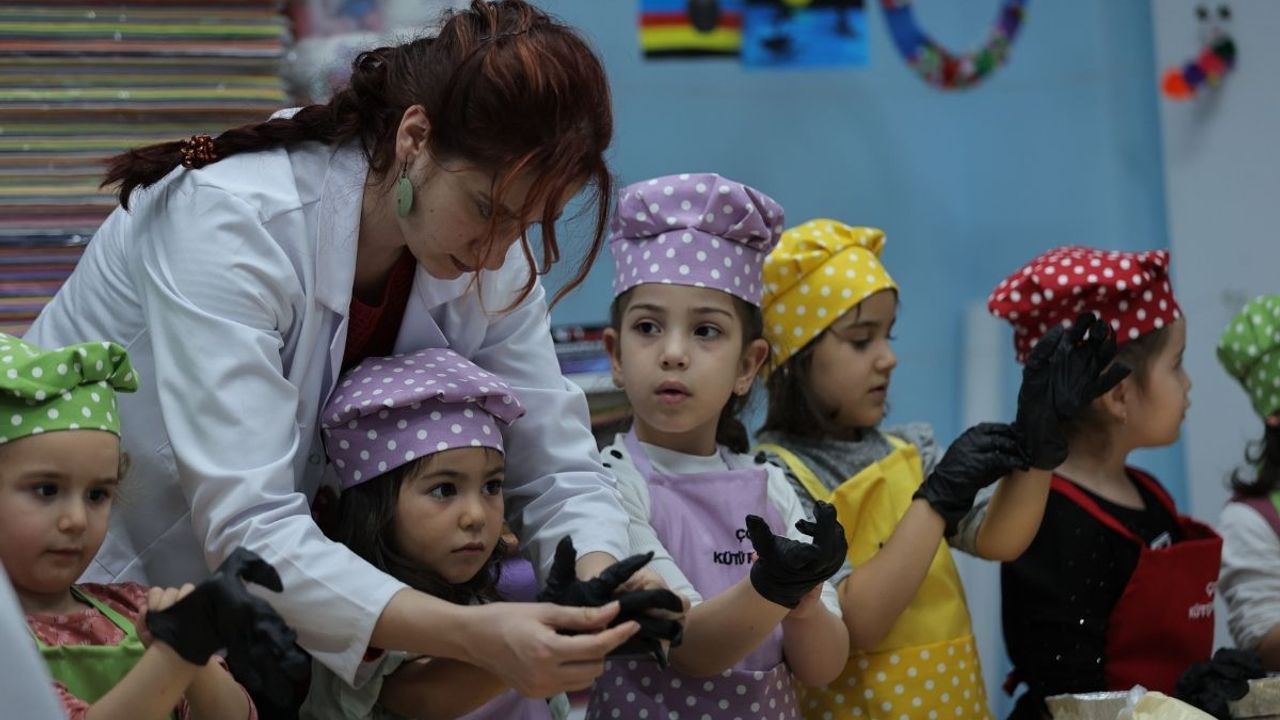 Kayseri Büyükşehir’den miniklere özel “Minik Şefler Mutfakta” etkinliği