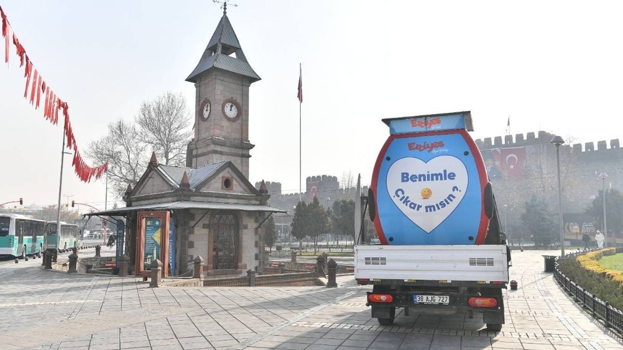 Kayseri’de görülmemiş çıkma teklifi! Tüm sokakları gezecek