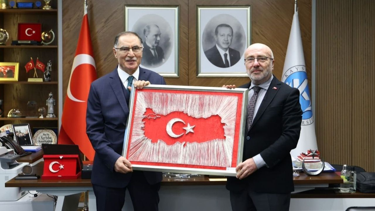 Kayseri’de Malkoç’tan Türkiye yüzyılı ve üniversiteler konferansı