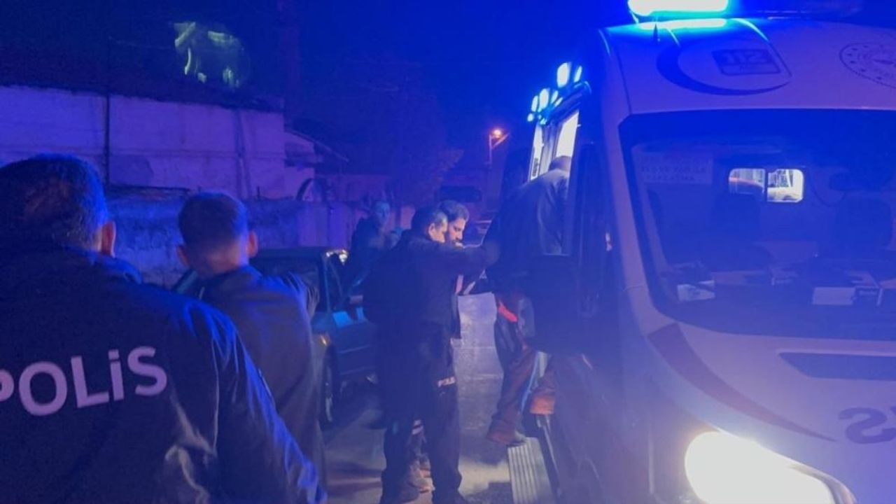 Argıncık'ta kan aktı: Bıçaklanan genç kendi arabasıyla hastaneye gitmeye çalıştı!