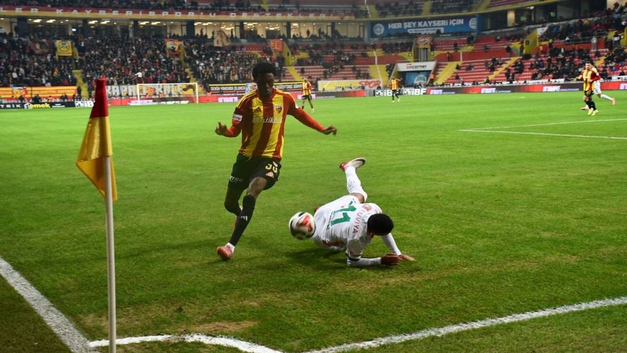 Kayserispor'daki transfer dedikoduları taraftarı endişelendiriyor! Yedek plan devreye girecek mi?