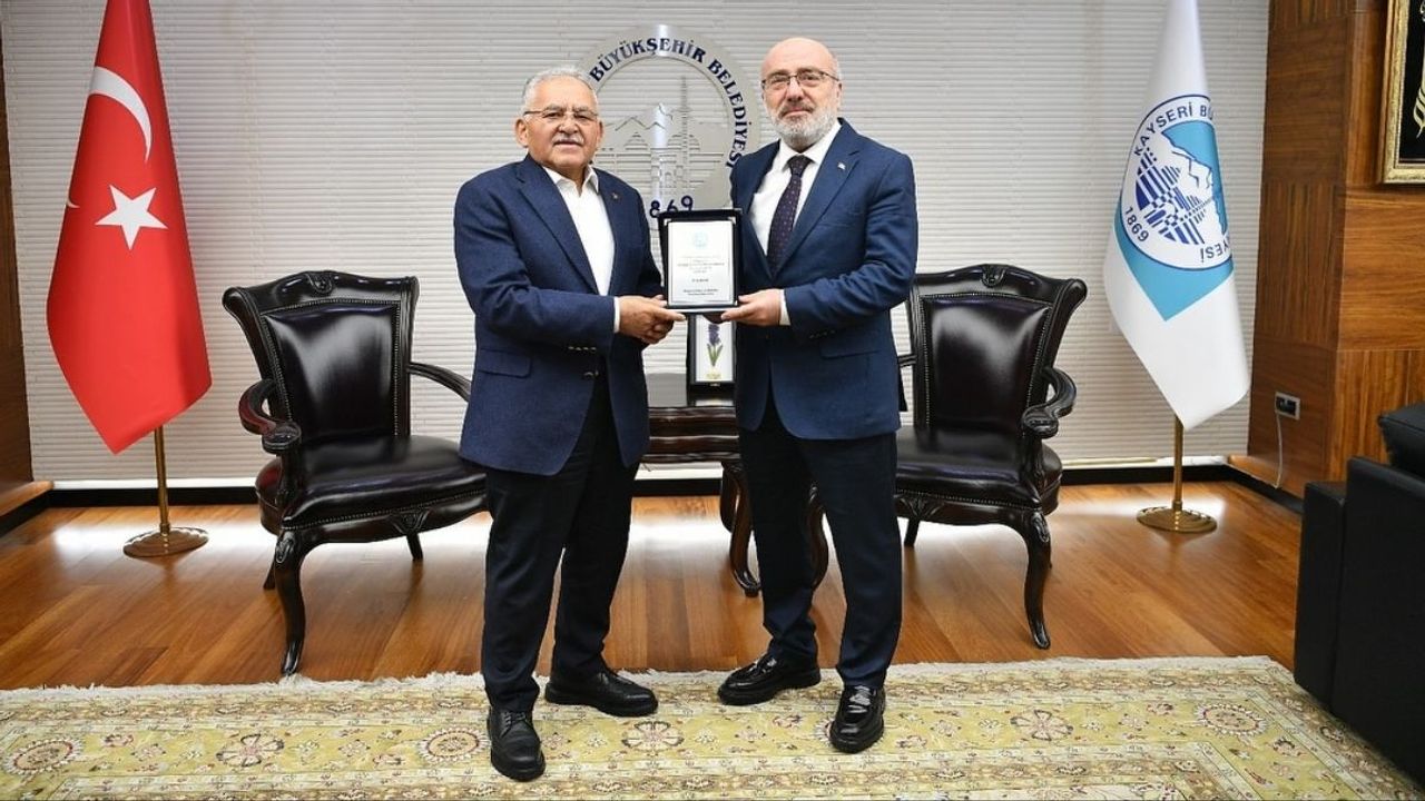 KAYÜ’den Başkan Büyükkılıç’a özel plaket Gastronomi turizmine örnek teşkil ediyor