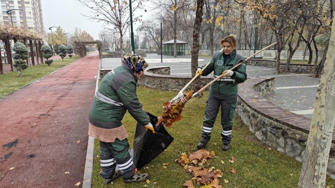 Kocasinan’da kadınlar parkları baştan aşağı yeniliyor