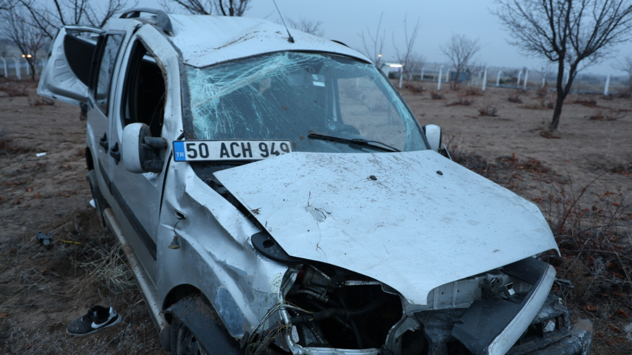 Kontrolden Çıkan Hafif Ticari Araç Tarlaya Uçtu