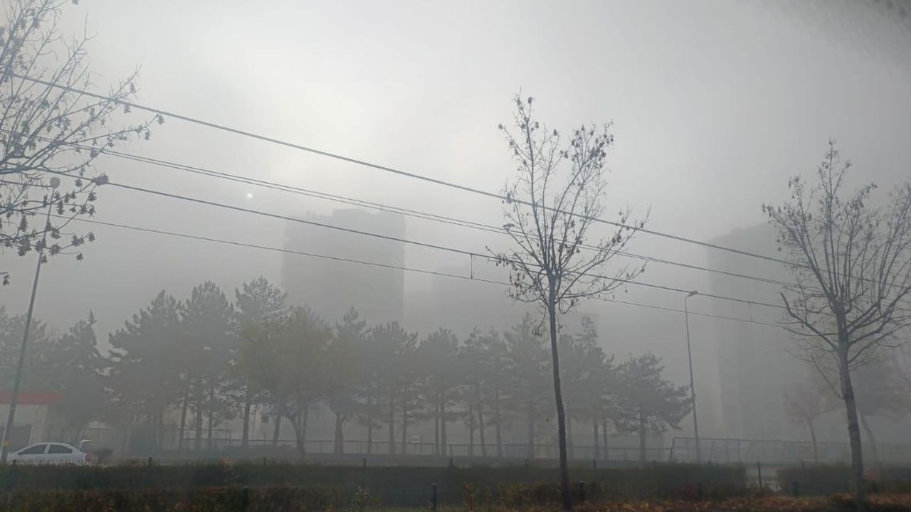 Kayseri'nin üzerine kara bulutlar çöktü! Göz gözü görmedi