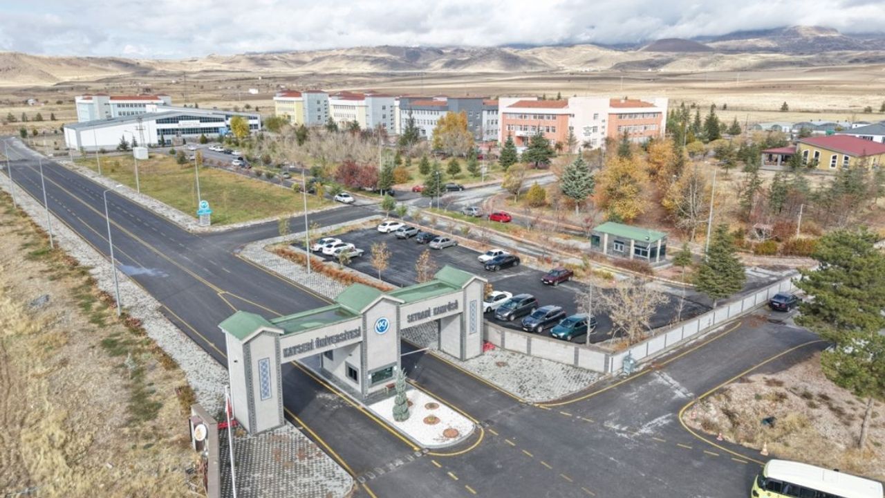 Kayseri Üniversitesi'ne 3,5 milyon TL’lik çifte müjde: Türkiye'nin ilk akıllı serası kuruluyor!