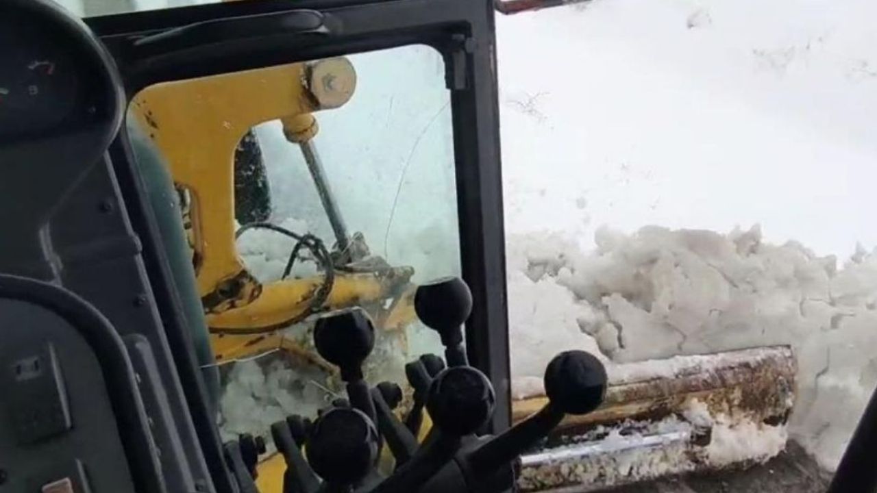 Adana'yı Kayseri'ye bağlayan yol kapandı! kar yağışı alarm verdi