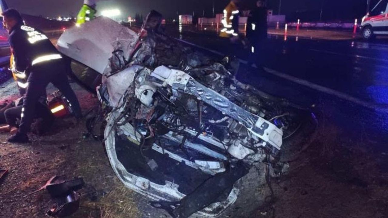 Kayseri yolunda katliam gibi kaza: 2 ölü, 1 yaralı