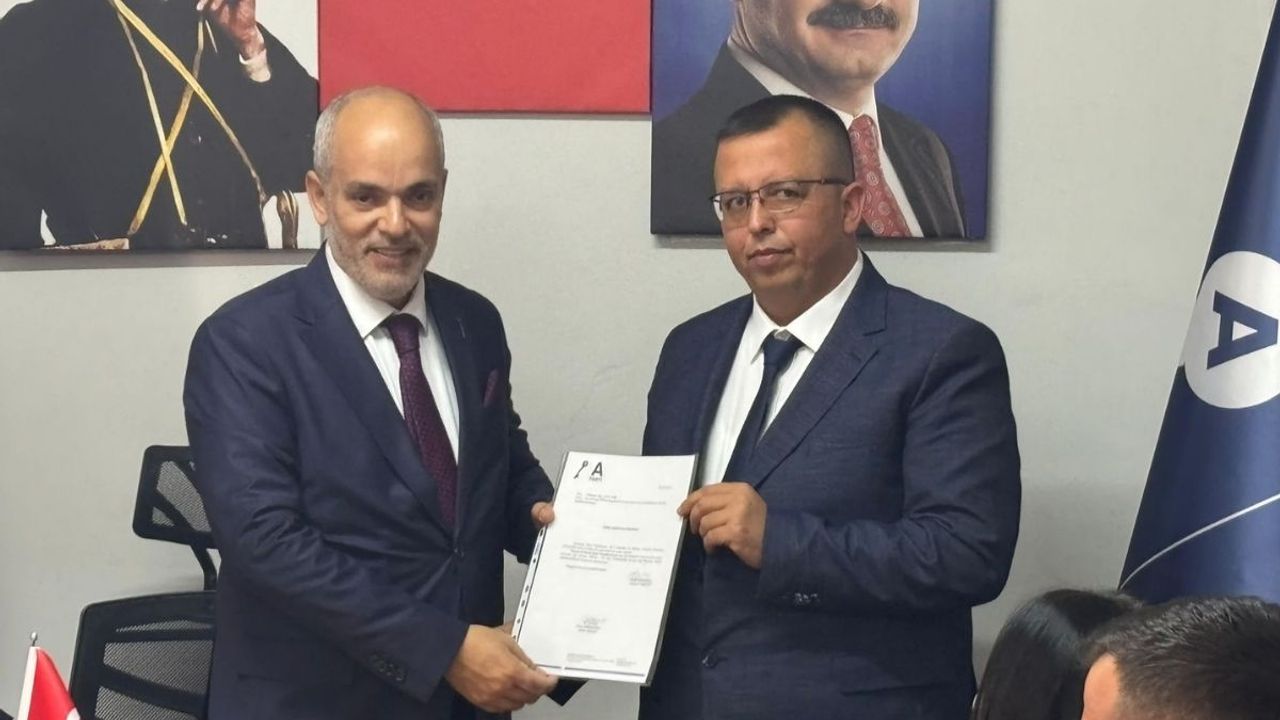 Develi’de bayrak değişimi: Ahmet Tipi mazbatasını aldı