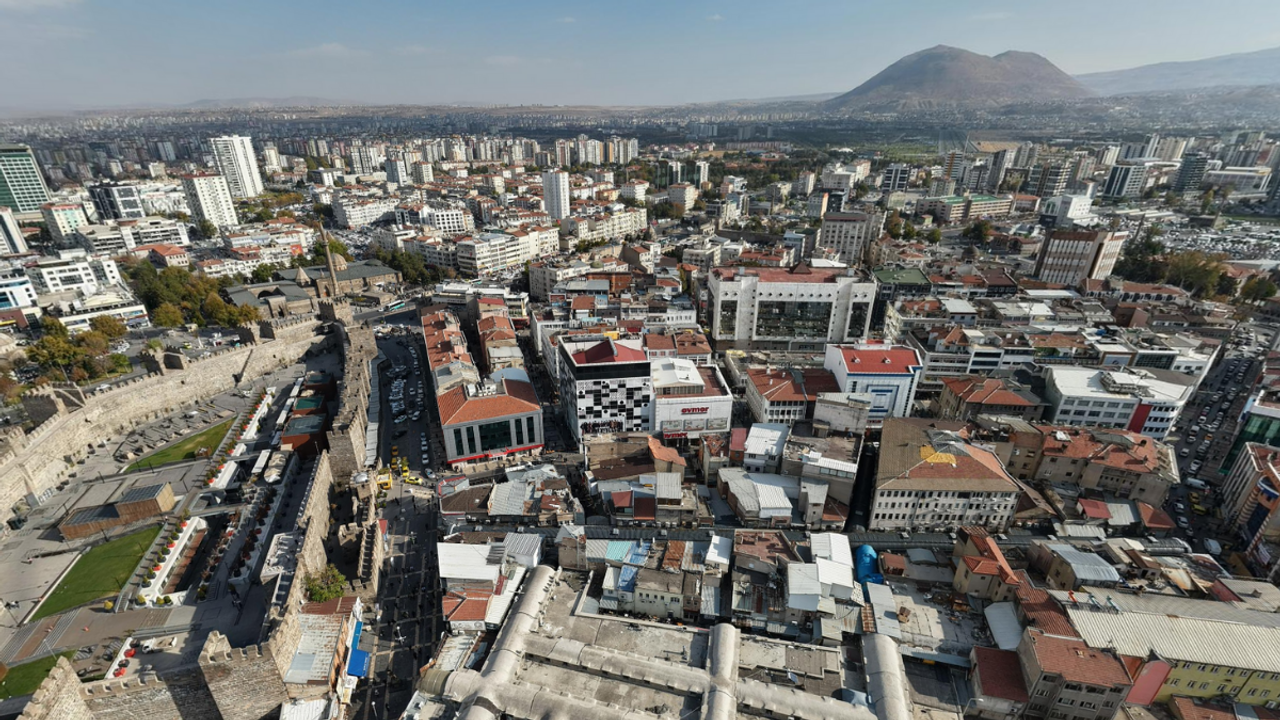 Ekonomi ayakta, vatandaş frende: Kayseri’de son durum