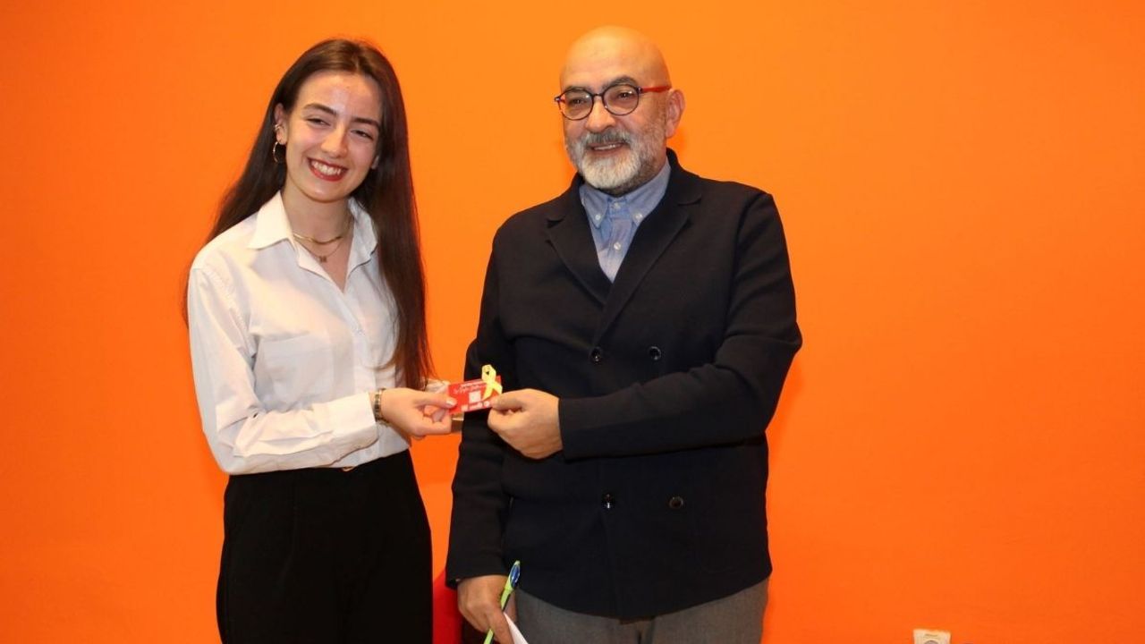 Milletvekili Murat Cahid Cıngı NNYÜ Genç Ofiste söyleşiye katıldı