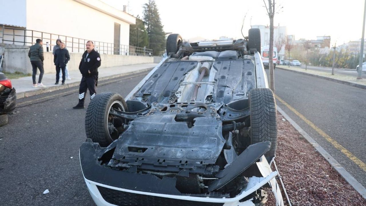 Nevşehir’de korkutan kaza! Park halindeki araca çarpıp takla attı
