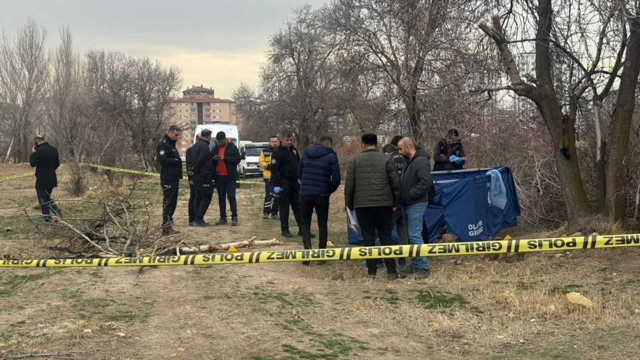 Niğde’de boş arazide erkek cesedi bulundu