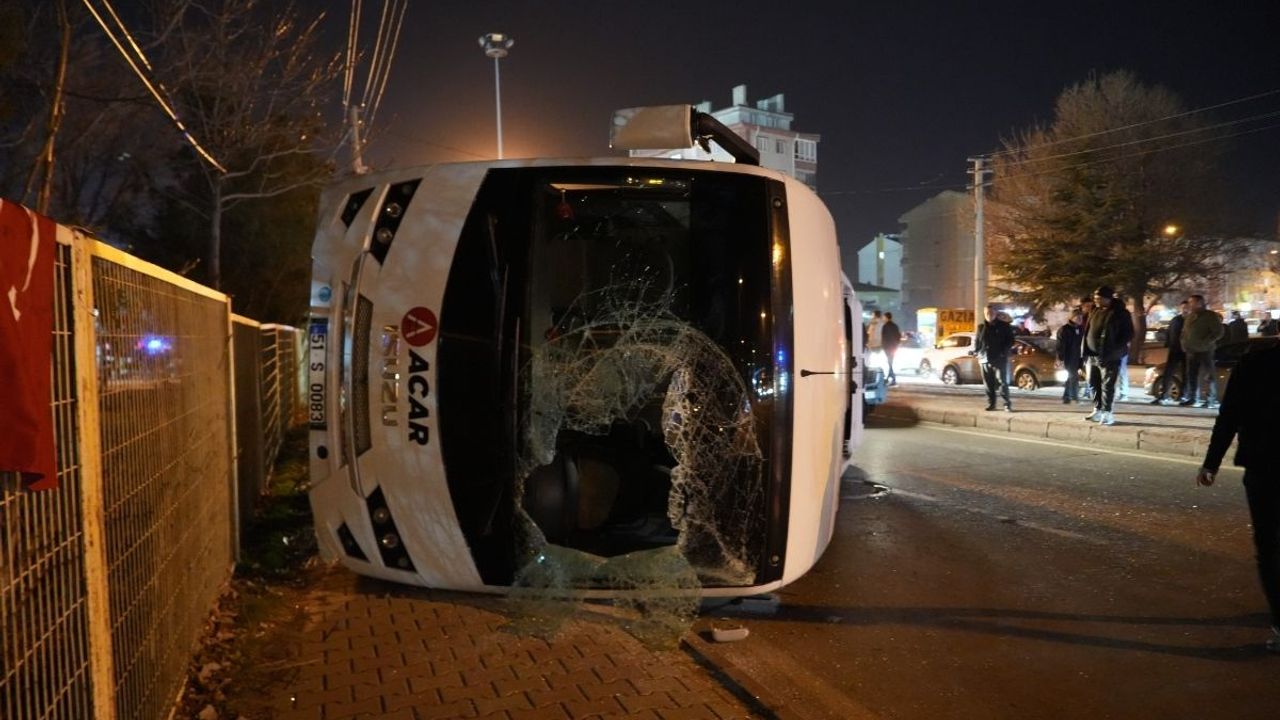 Niğde’de işçi servisi kazası! 11 yaralı