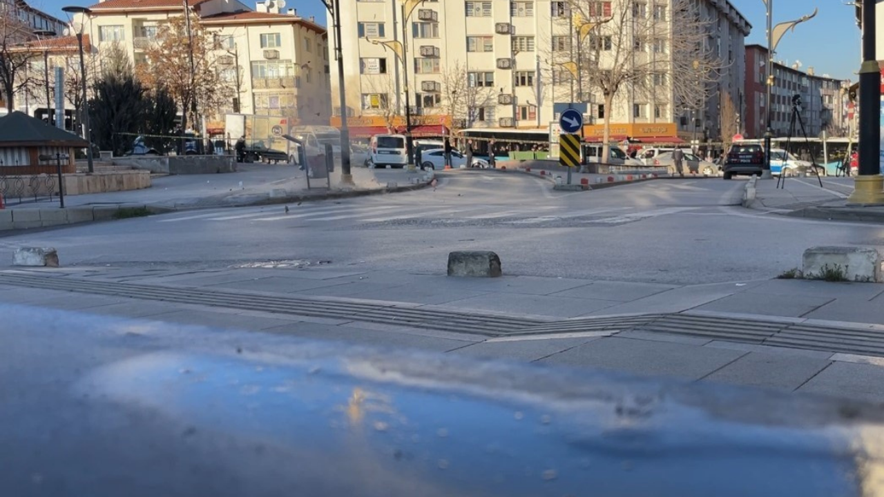 Bomba paniği: Polis parkı kapattı, kutu patlatıldı