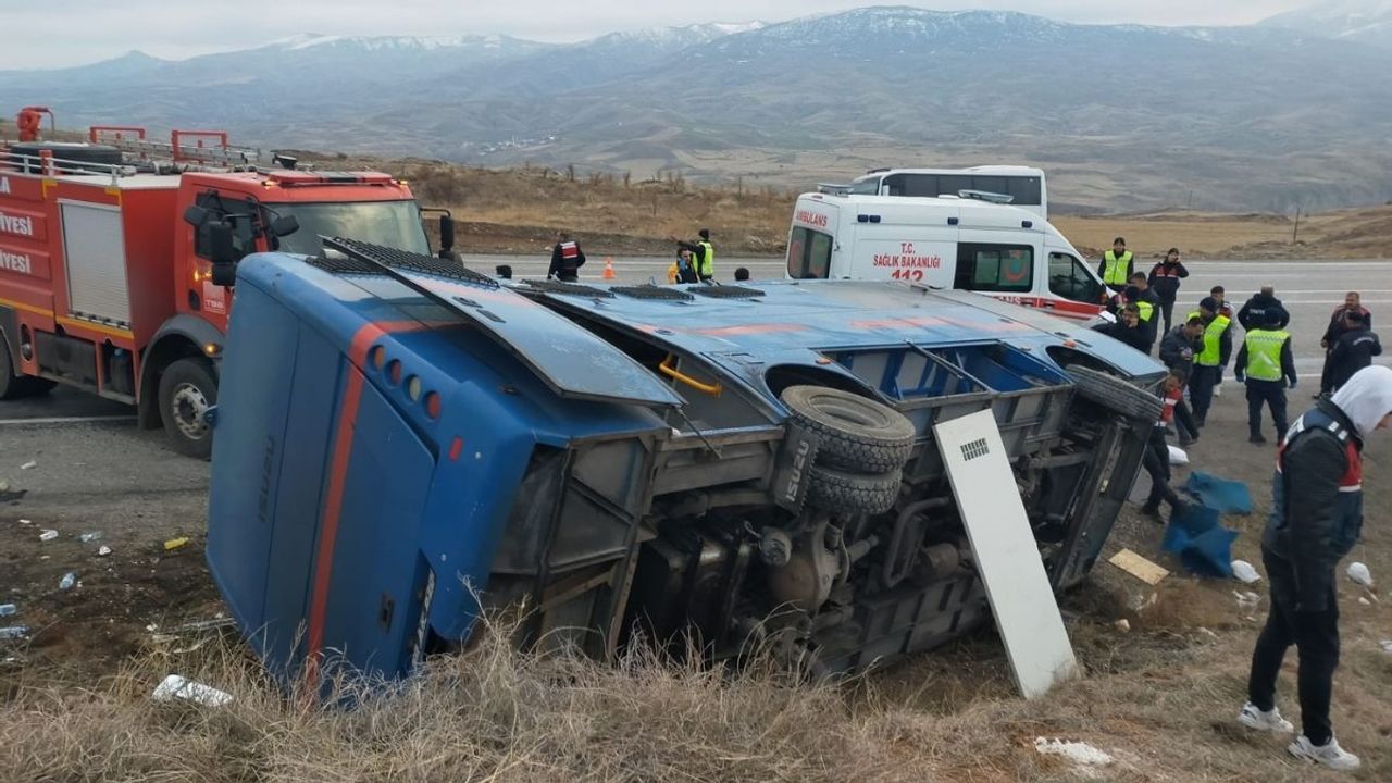 Cezaevi nakil aracı devrildi: 3'ü ağır 9 kişi yaralandı