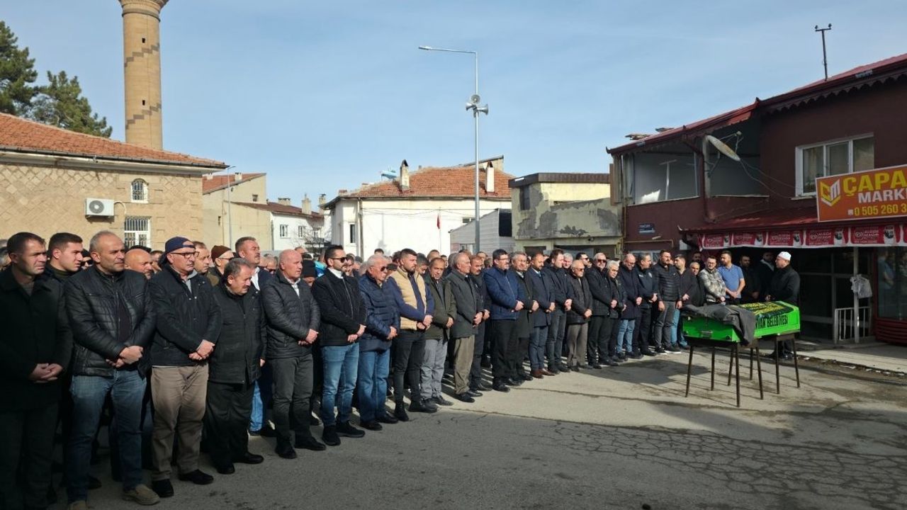 Bünyan Belediye Başkan Yardımcısı Yaşar Çakmak'ın babası Hamdi Çakmak toprağa verildi