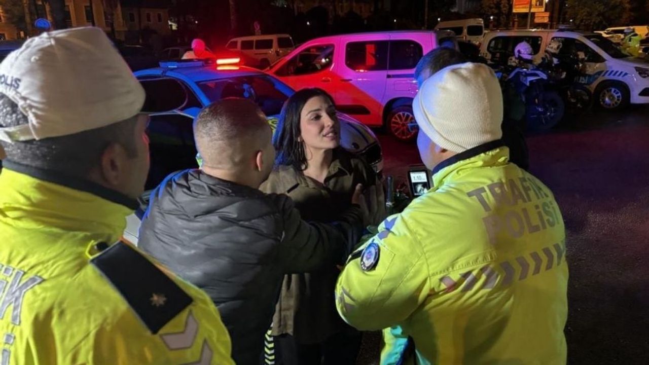 Adana’da alkollü kadın sürücü gazeteciye saldırdı!