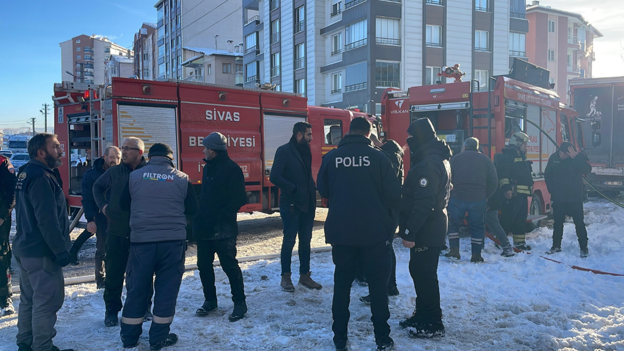 Alevler evi yuttu yaşlı adam yangında mahsur kaldı!