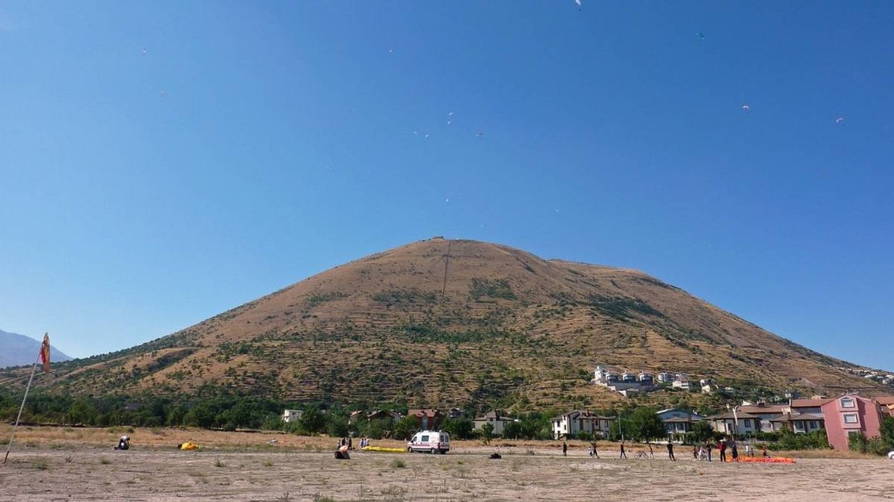 Talas Belediye Başkanı Mustafa Yalçın toplantıda müjdeledi! Ali Dağı Teleferik projesinde yeni adım