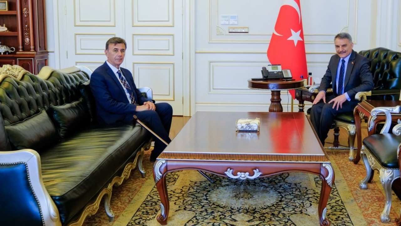 Yeniden Refah Partili Belediye Başkanı ihraç edildi: AK Partiye geçiyor iddiası!
