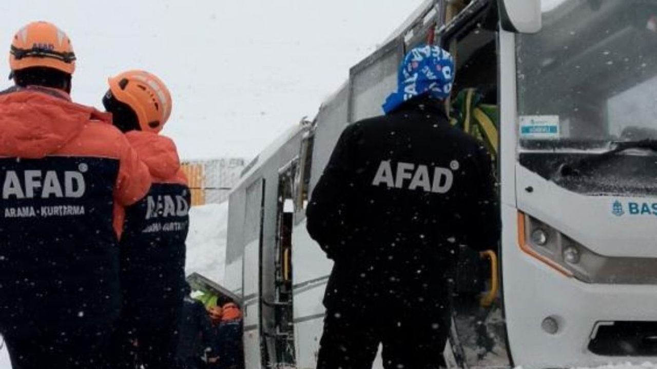Kayseri’de cenaze taşıyan minibüs devrildi: 22 yaralı