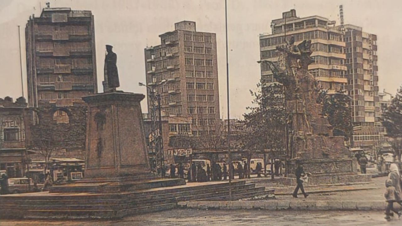 Cumhuriyet Meydanı’nda 2 Atatürk heykeli vardı, şimdi nerede?