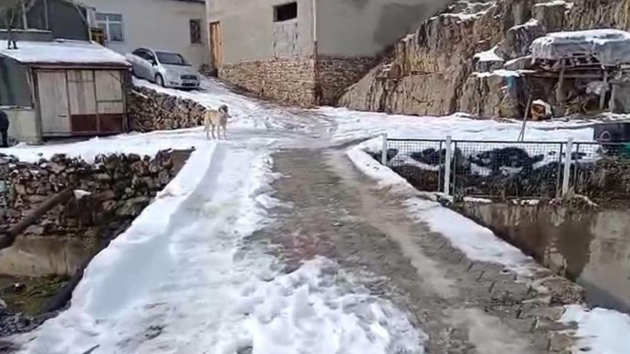 Develi’de mahalleli tehlikeli köprüye çözüm istiyor