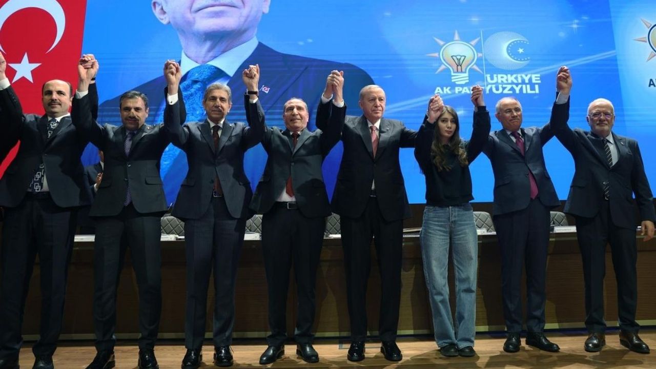 Dört Belediye Başkanı AK Parti’ye katıldı: Mustafa Elitaş dikkat çekti