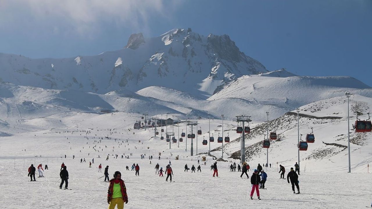 Erciyes’te kar kalınlığı 180 santimi aştı: Birçok tesis kapalı