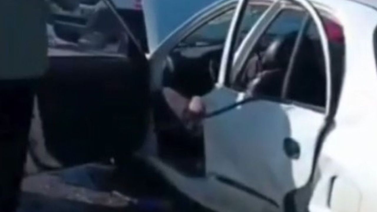 Yahyalı'da otomobil bariyerlere çarptı: 3 yaralı