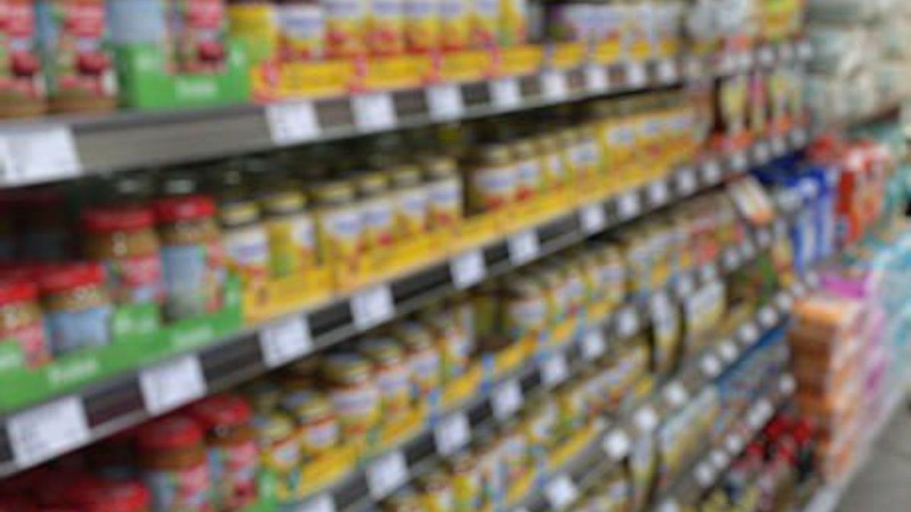 Market rafındaki tehlike: Şişmiş konserve tehlike saçıyor