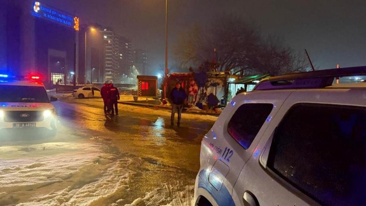 Melikgazi'de 20 yaşındaki şahıs dehşet saçtı: Babasının büfesini kurşun yağmuruna tuttu!