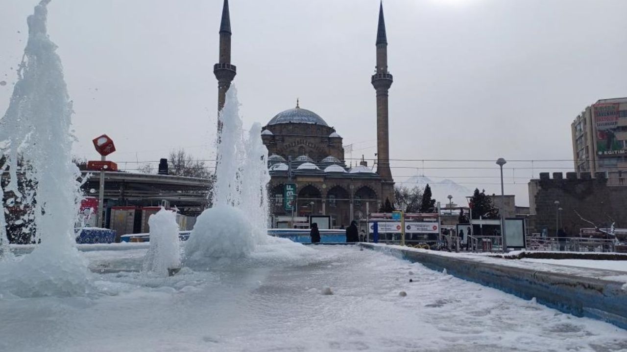 Kayseri buz kesti! Termometreler -23’ü gördü