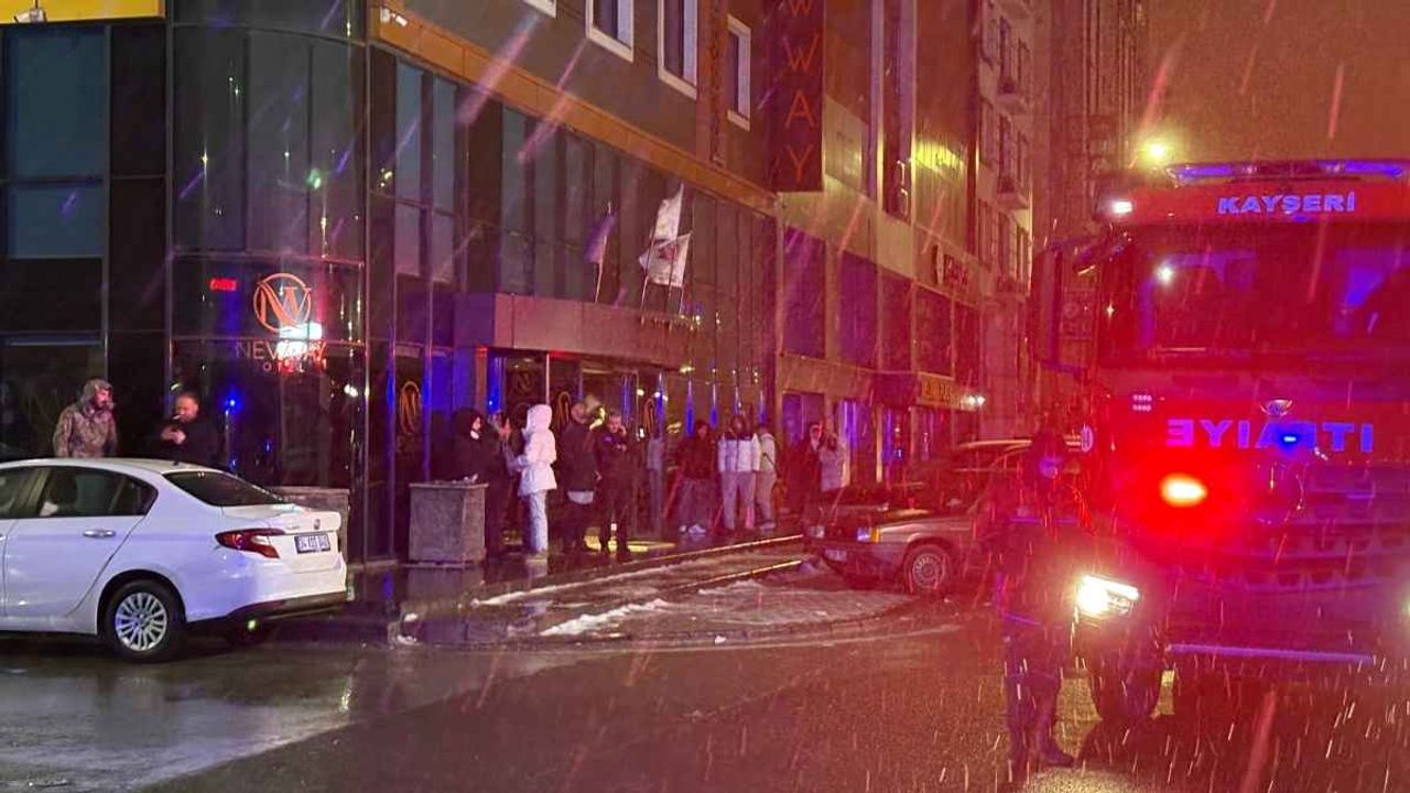 Kayseri Kocasinan'da 8 katlı otelin bodrumunda yangın çıktı!